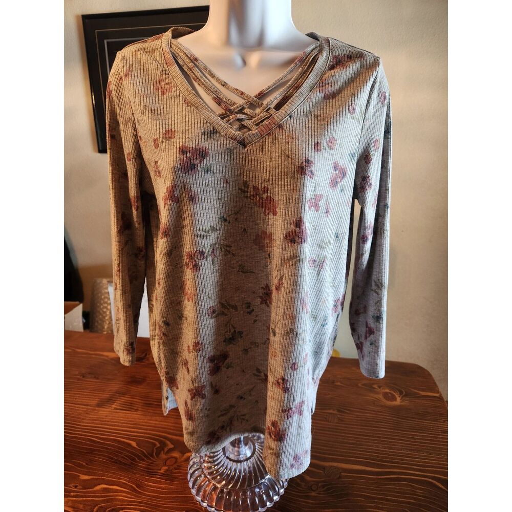 Cloud Chaser Women's Gray Floral Top Size M 3/4 Sleeve Casual Blouse